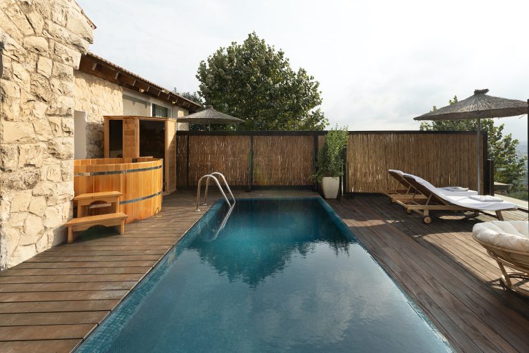 EXCLUSIVE SUITE WITH PRIVATE POOL+ HOT TAB & SAUNA WITH MOUNTAIN VIEW